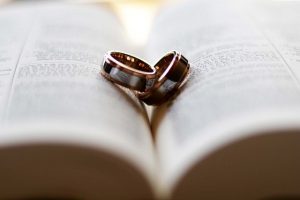 Obrączki ślubne - na co zwrócić uwagę podczas wyboru?