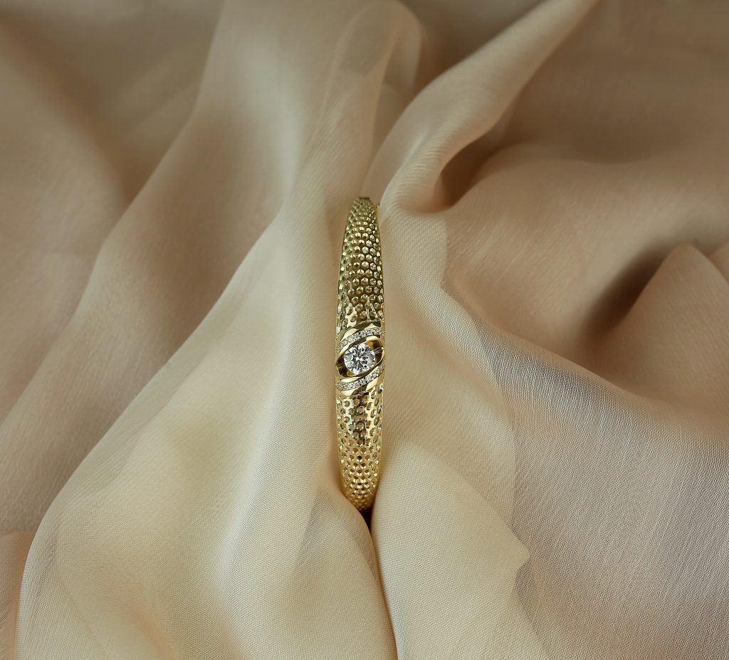 Jak sprawdzić, czy pierścionek jest złoty